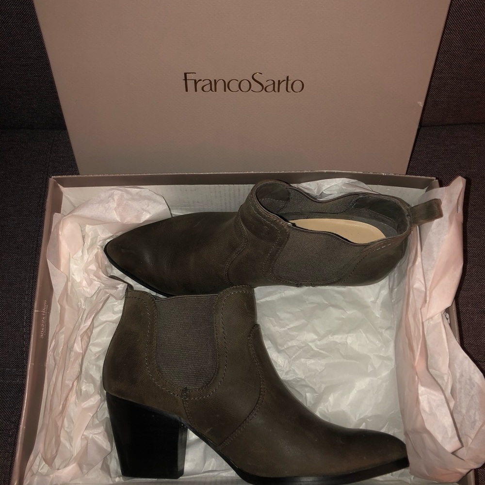 Bella Vita ankle booties
